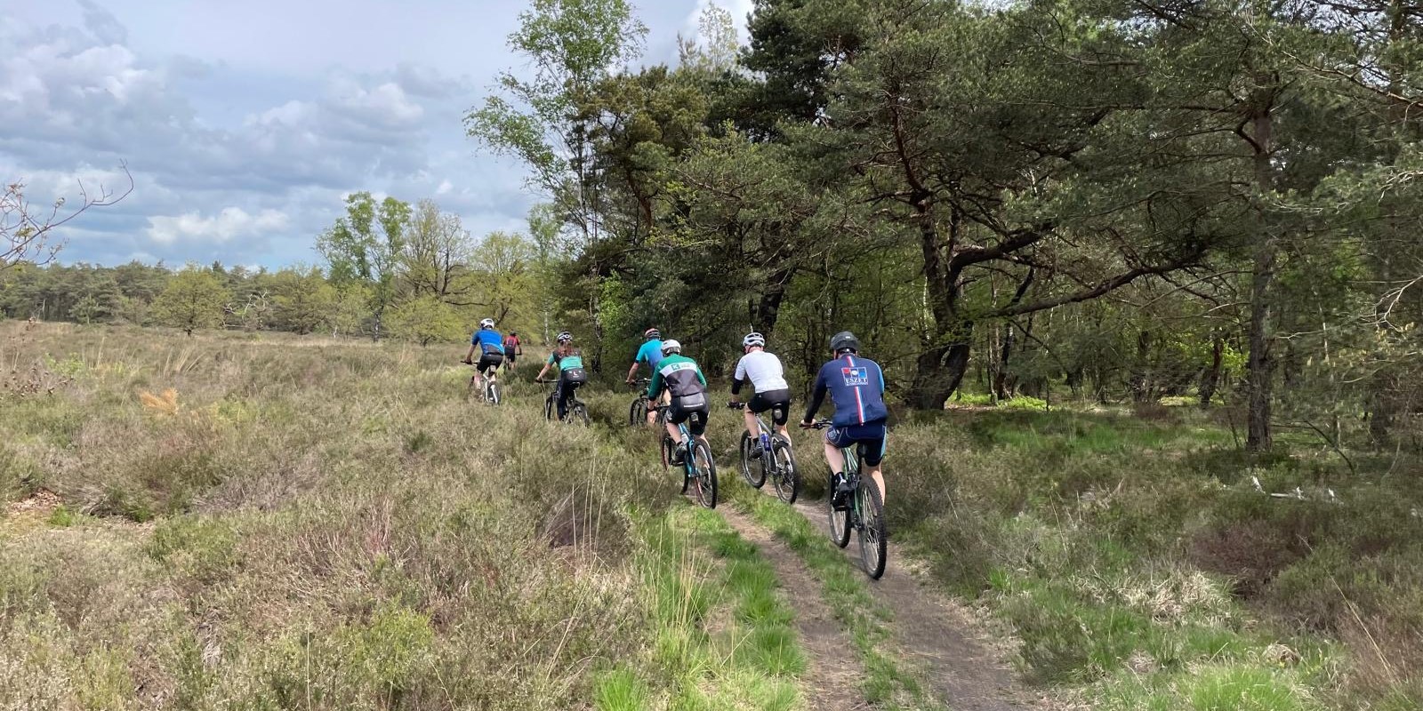 RTV Nunspeet - Jaarlijkse fietstocht vanaf Kulturhus Elspeet goed bezocht